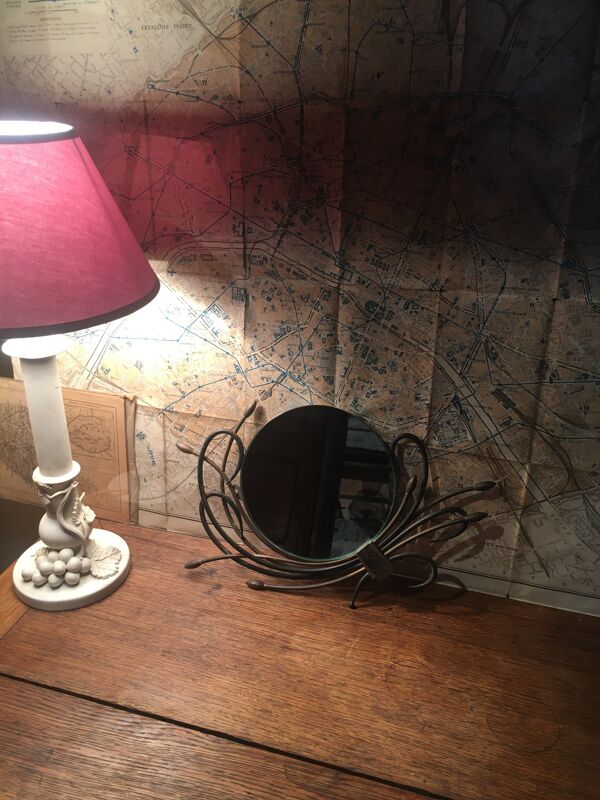 Miroir rond entouré de plantes en métal style art déco