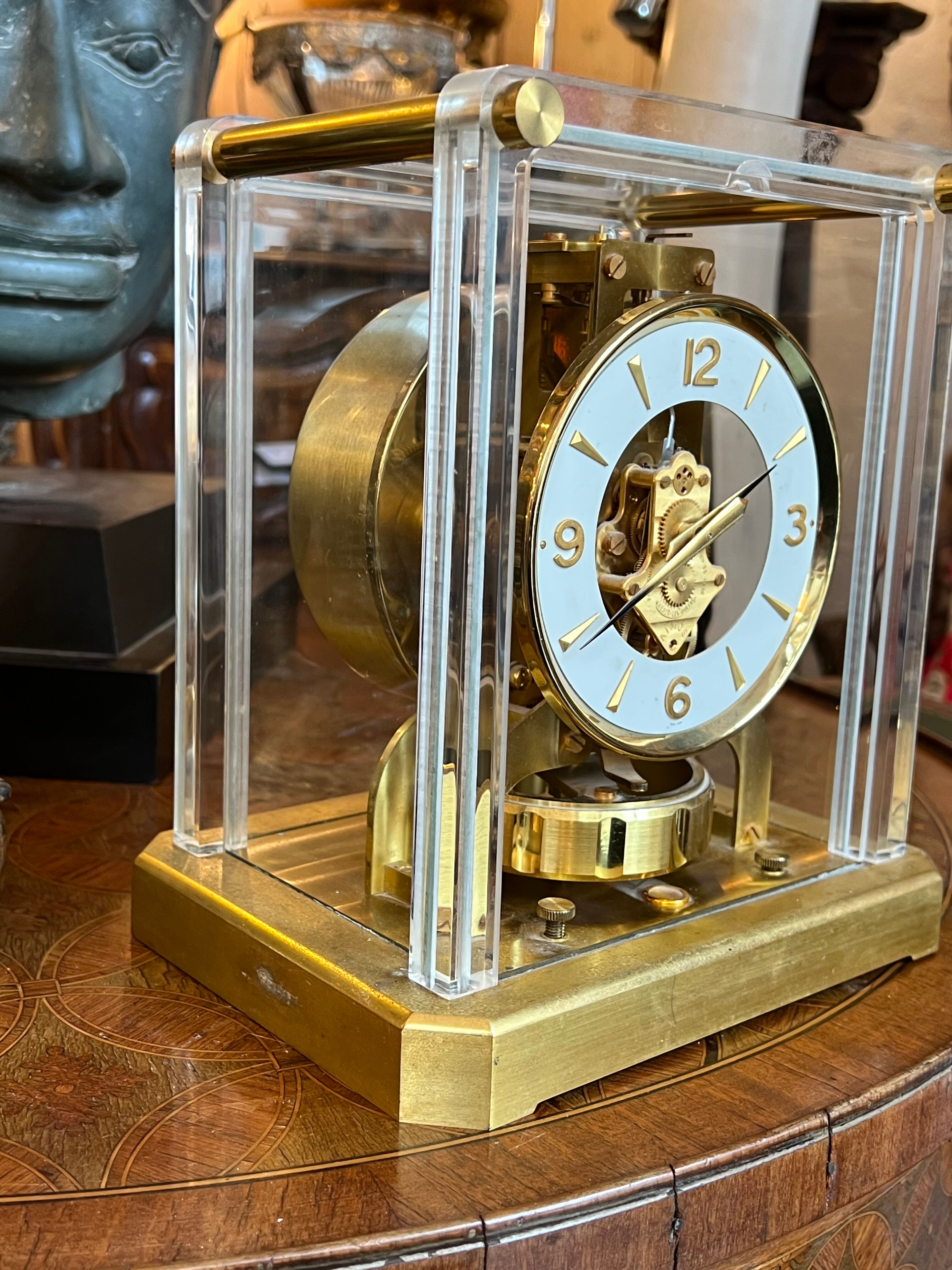Beautiful Atmos Jaeger LeCoultre clock, in brass glass and plexiglass