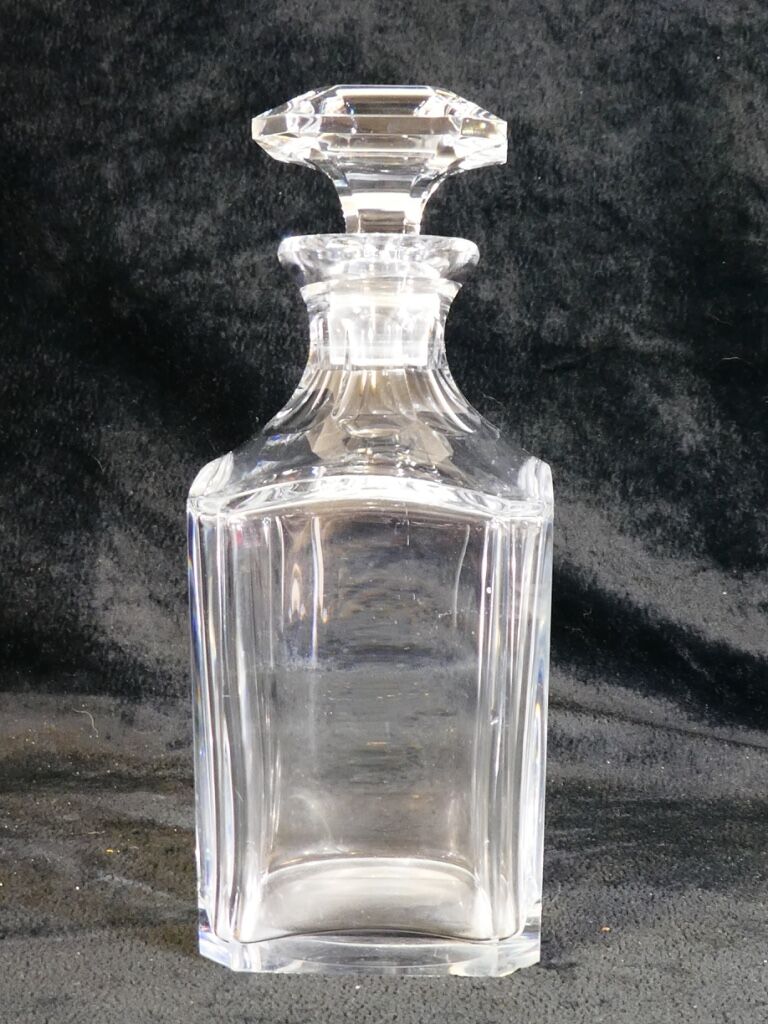Carafe a whisky in crystal from Baccarat modele harcourt signed