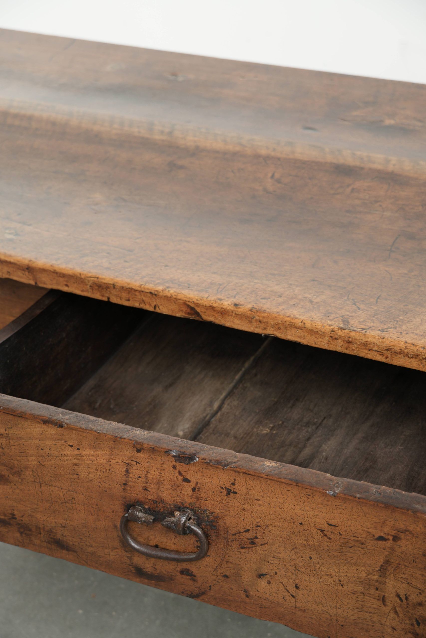 Antique walnut 18th-century Southern European coffee table with two drawers