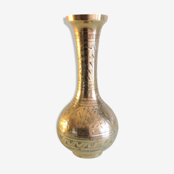 Vase soliflore en laiton ciselé vintage années 60-70