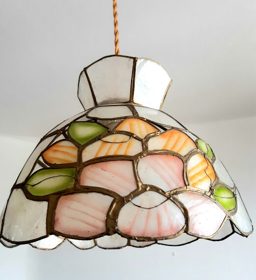 Mother-of-pearl suspension with art deco flowers