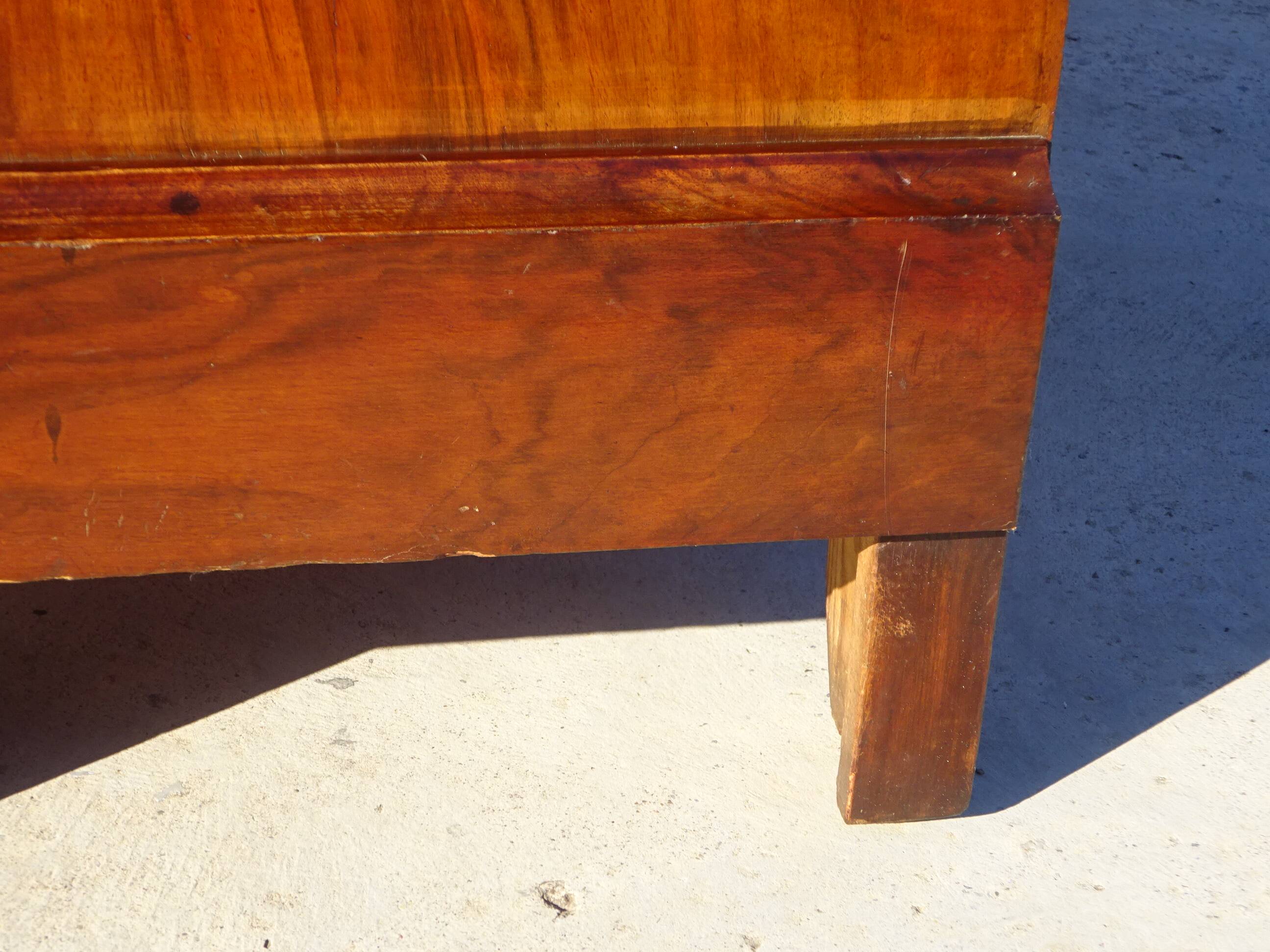 Commode en acajou et marbre blanc époque Restauration