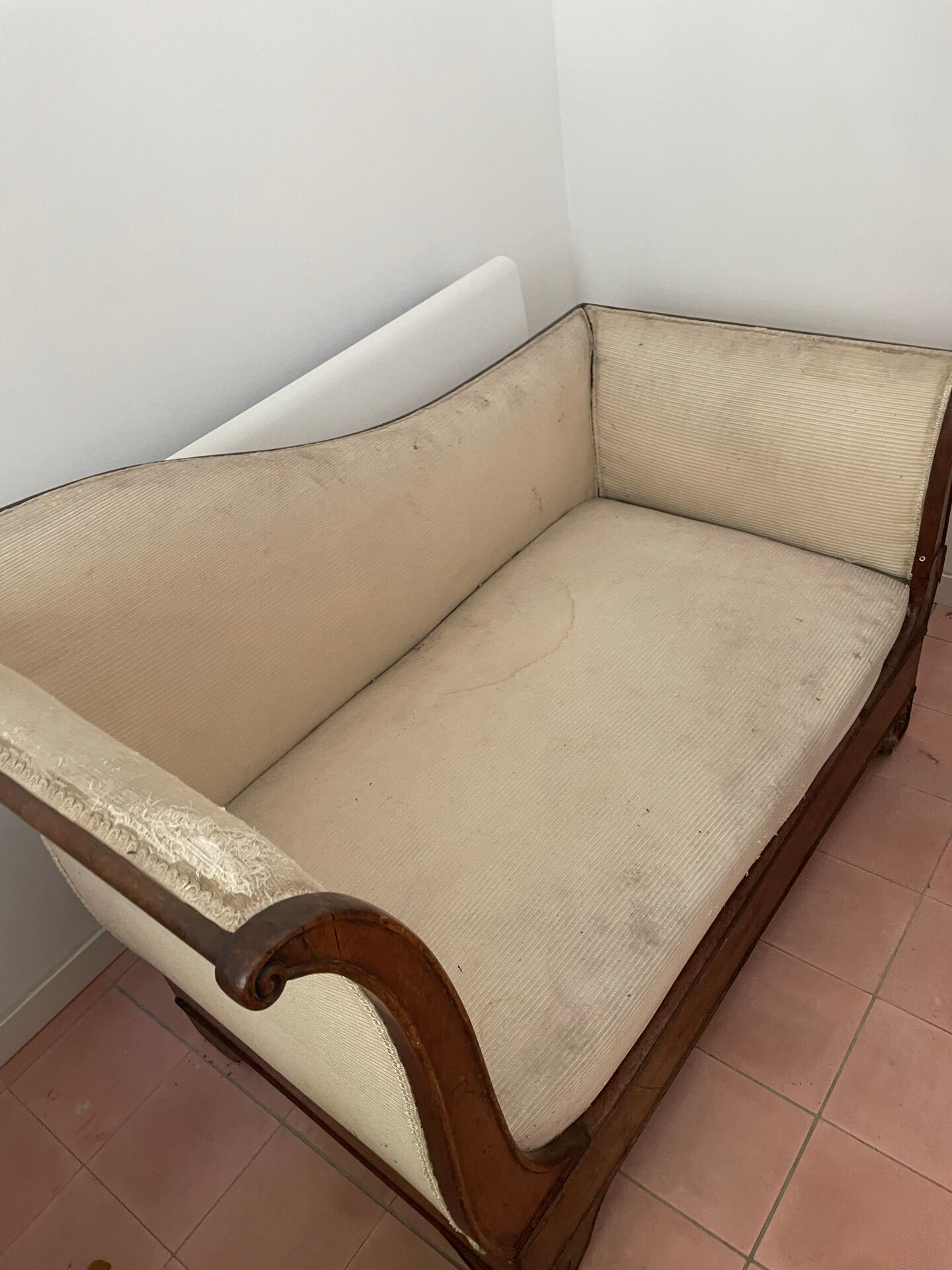 Meridian with a solid walnut system - Restoration style