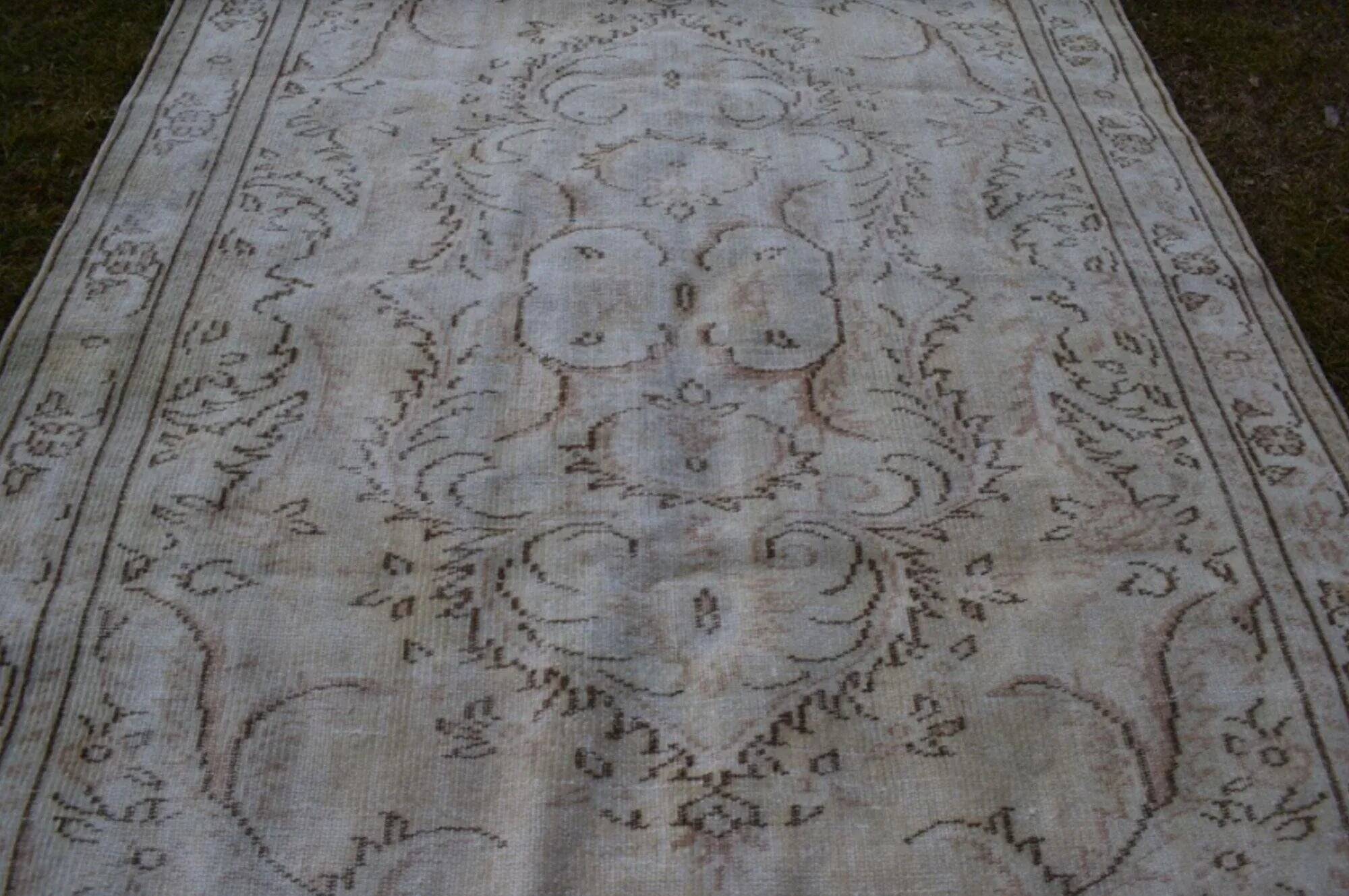 Vintage handmade Turkish rug 165x260 cm