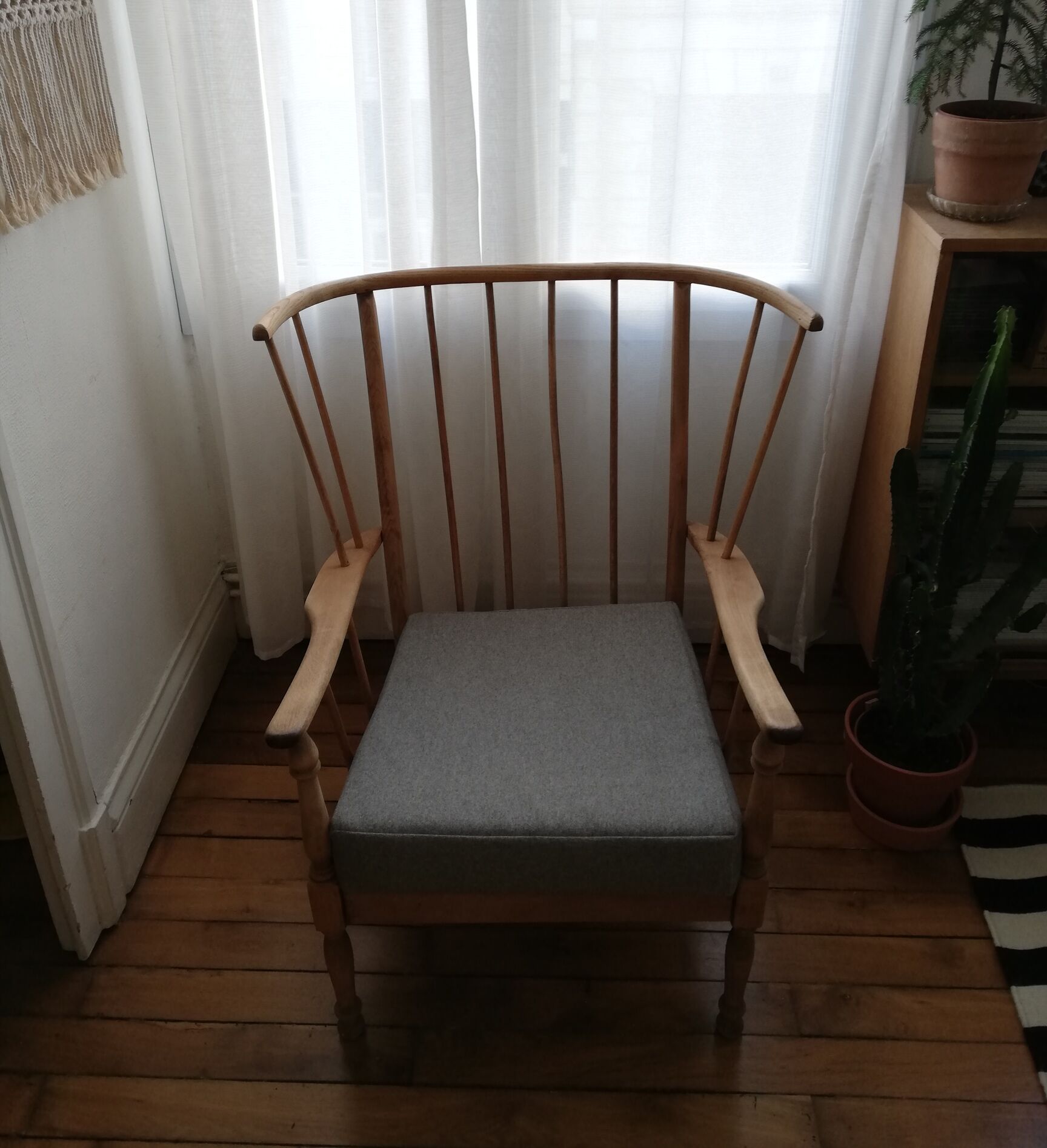 Wide range chair