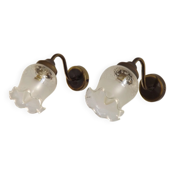 Paire de lampes murales vintage en métal effet bronze avec abat-jours en verre floral