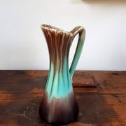 Pichet antique en céramique brune et verte