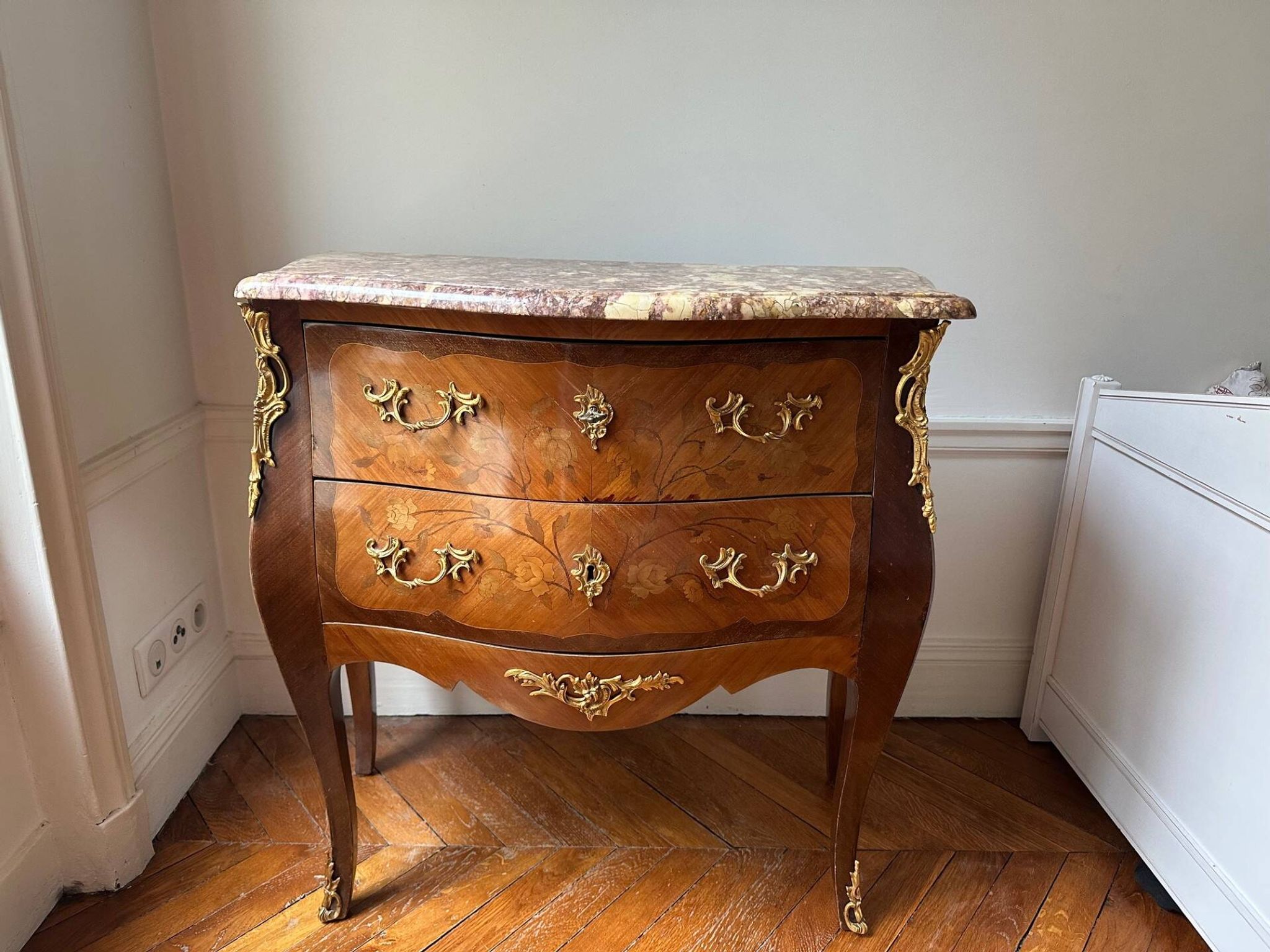 Louis XV style chest of drawers from the Louis Philippe period