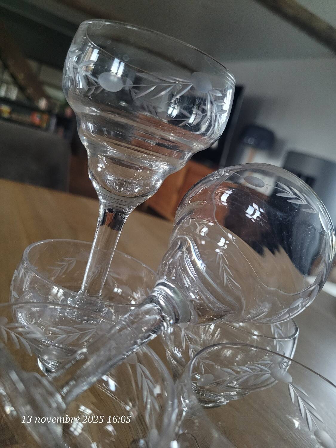 6 verres à pied anciens