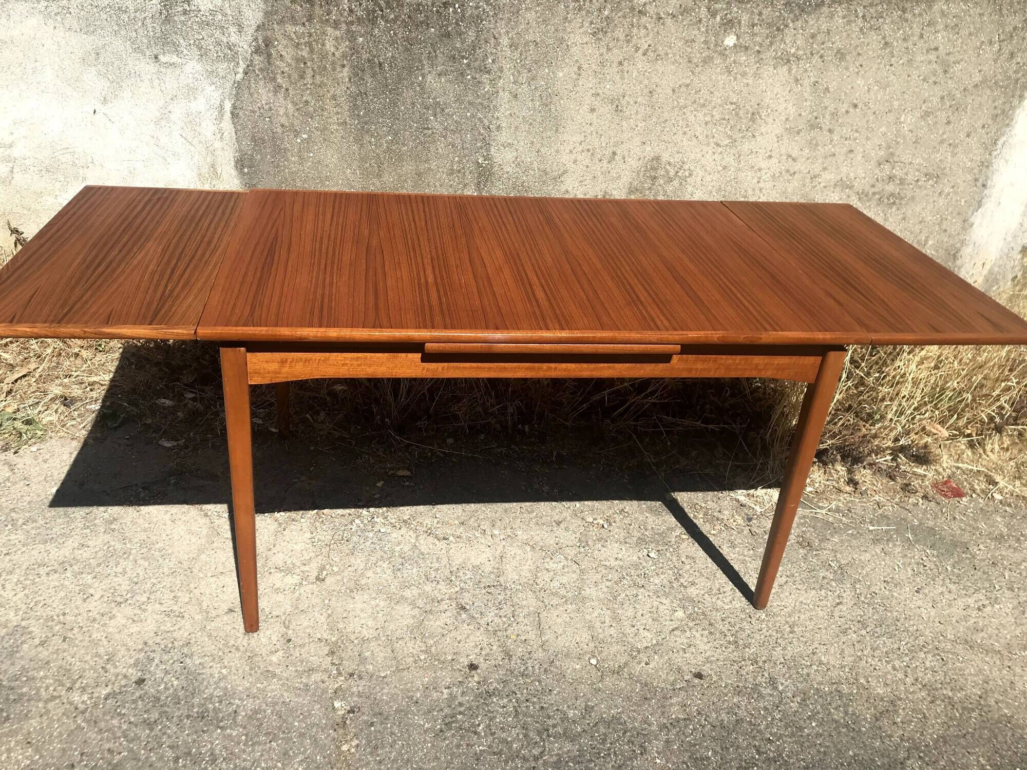 Extendable dining table with vintage 60s teak extensions