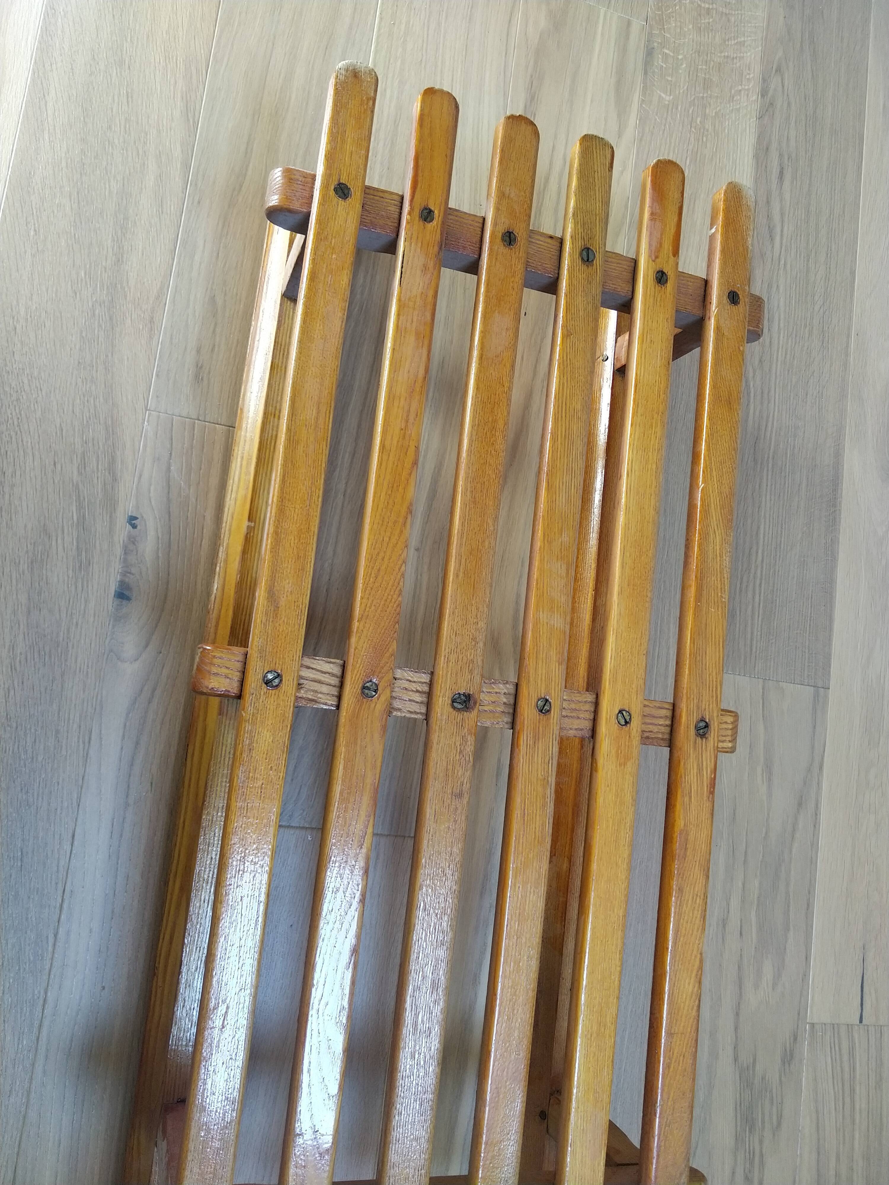 Vintage wooden sledge la hutte