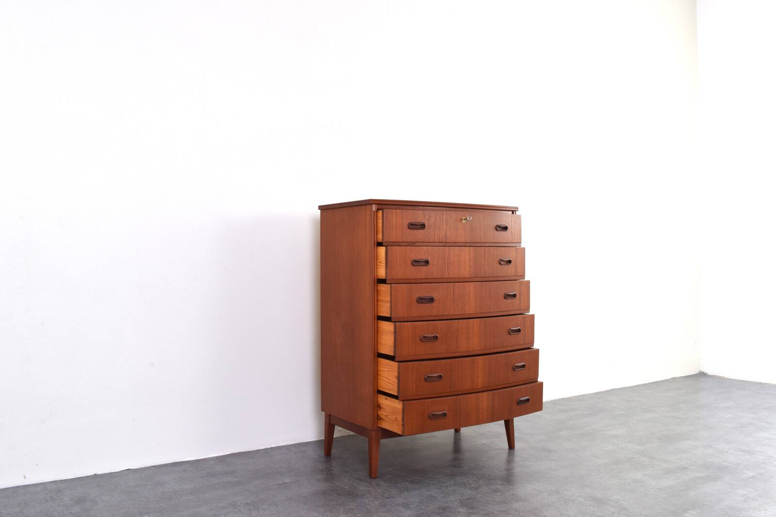Commode danoise en teck du milieu du siècle, années 1960.