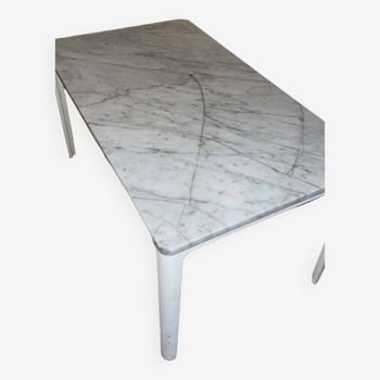 White marble base table