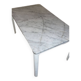 White marble base table