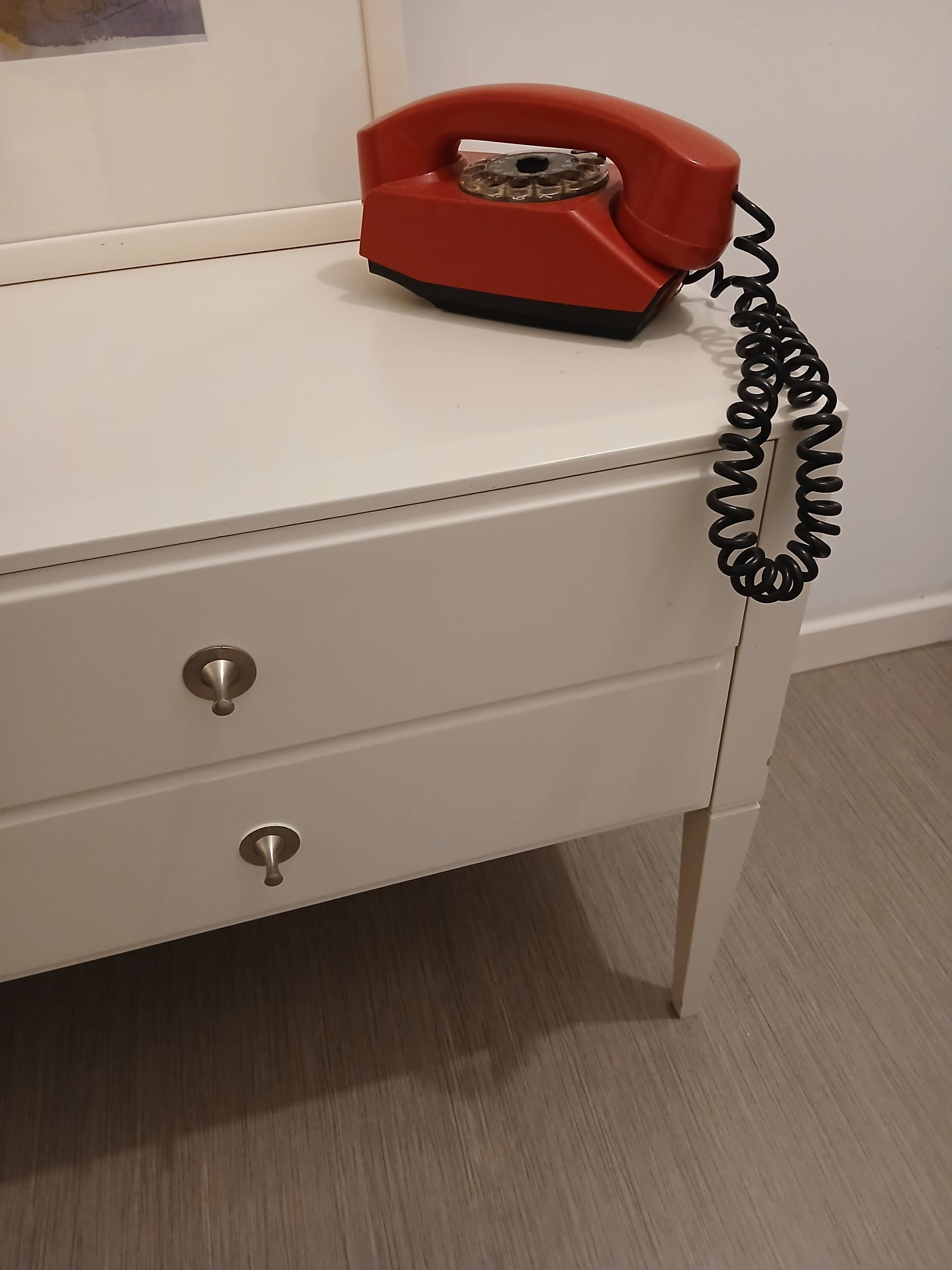 White 4-drawer sideboard