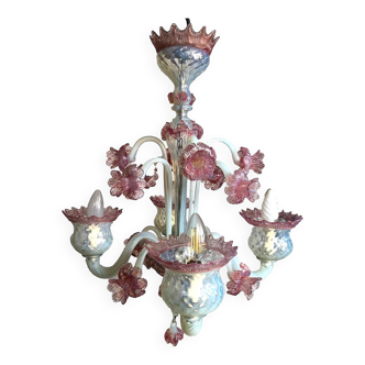 Lustre en verre de Murano blanc laiteux et rose à quatre bras de lumière