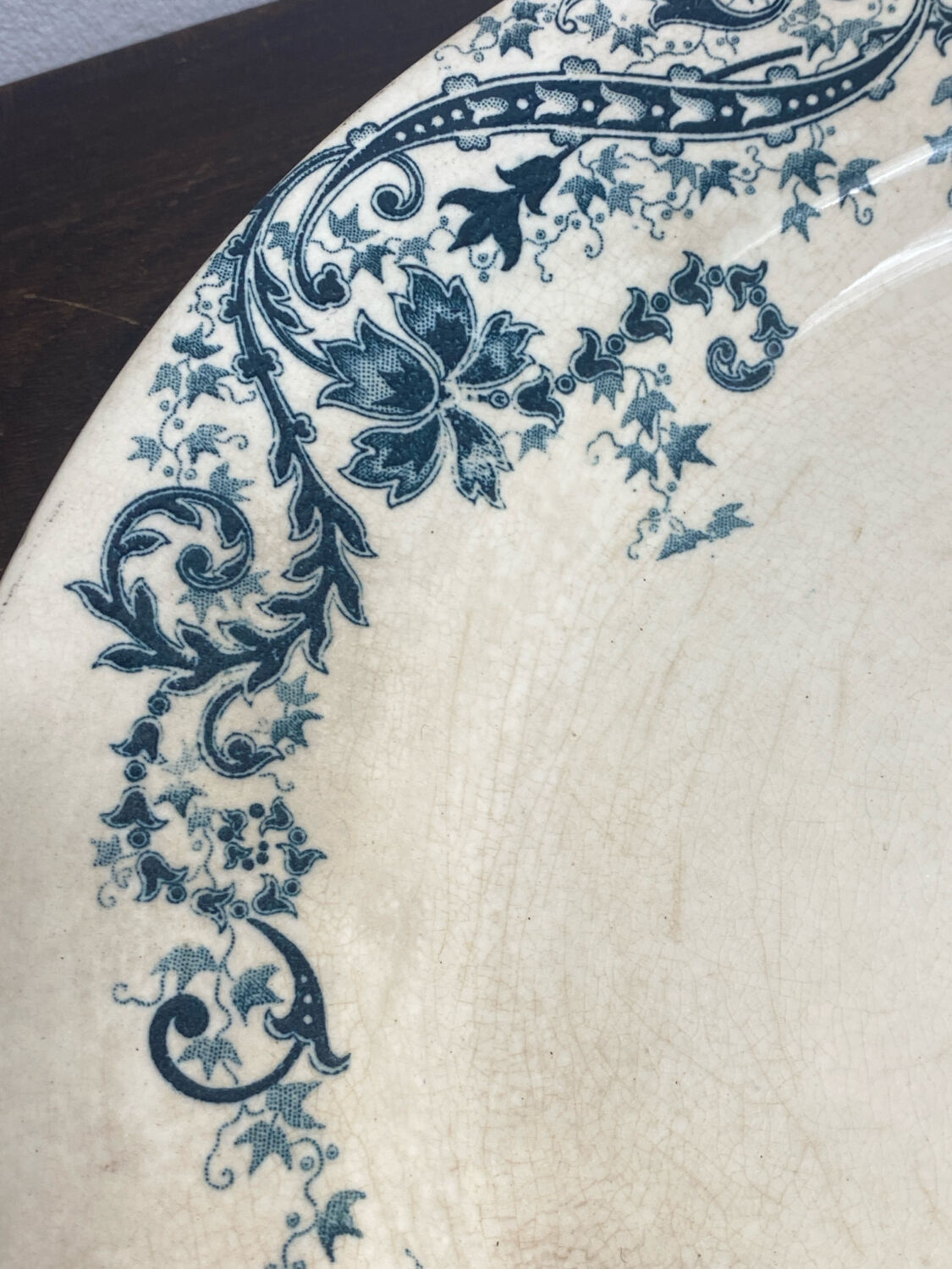 Service plates, iron earth, Sévigné, HB & Cie