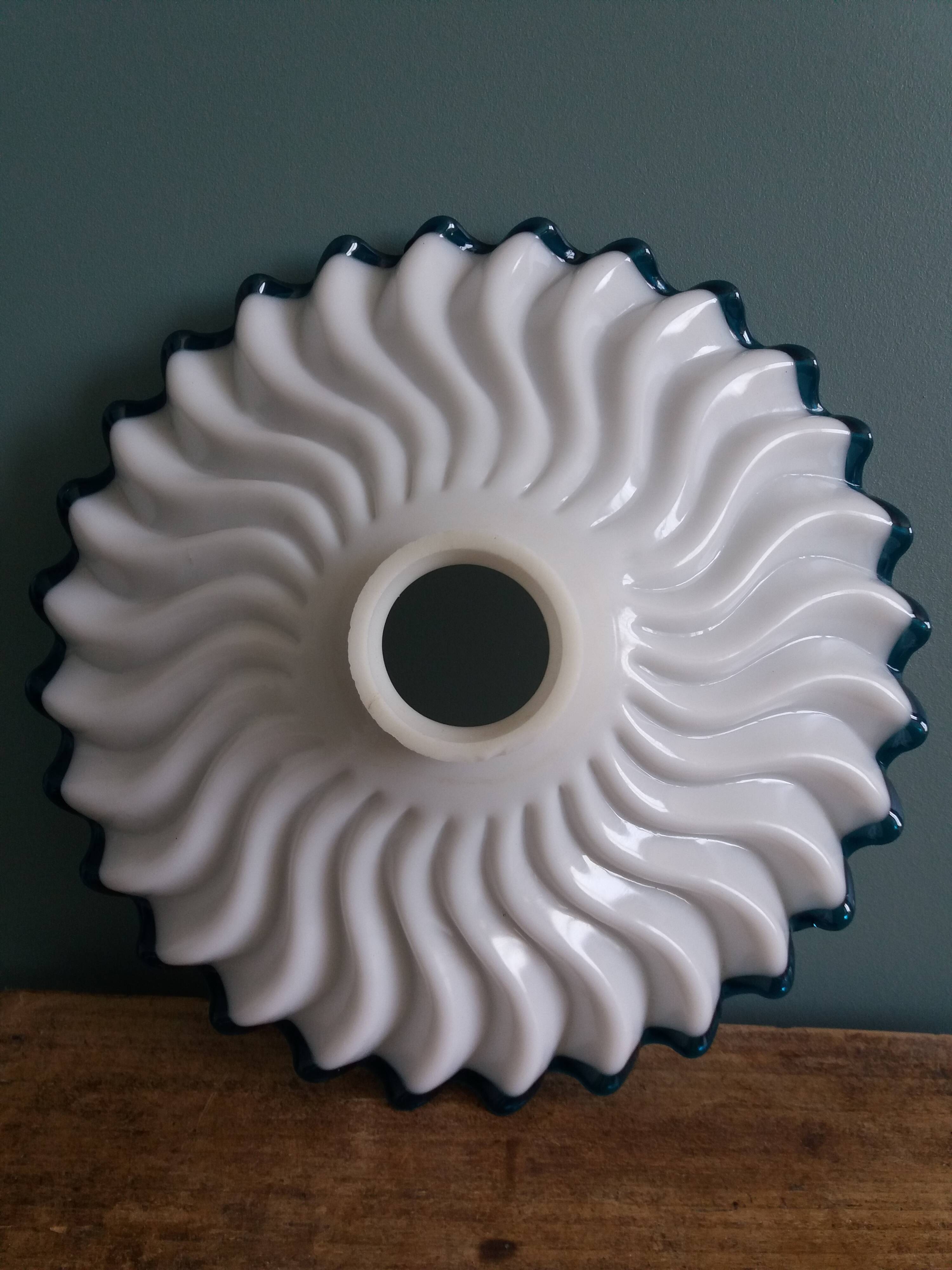 Adjustable "rise and fall" suspension, opaline and porcelain rise and fall