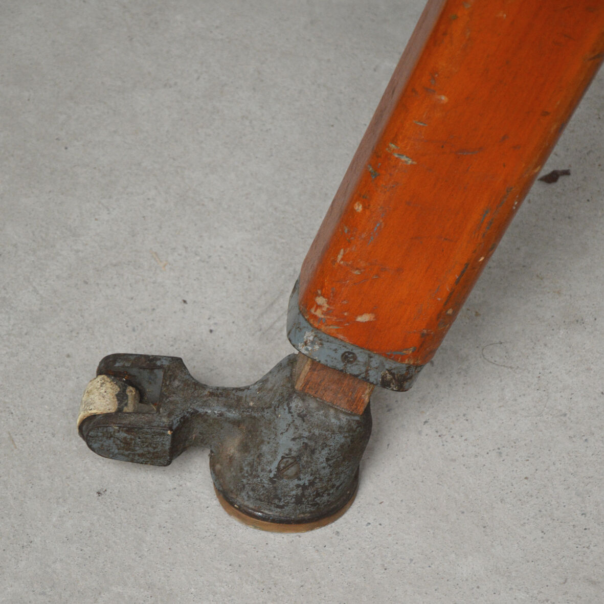 Former horse of arçon in wood and steel