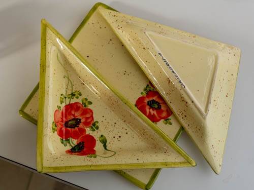 Dish and 2 Vallauris Coquelicots ravioli
