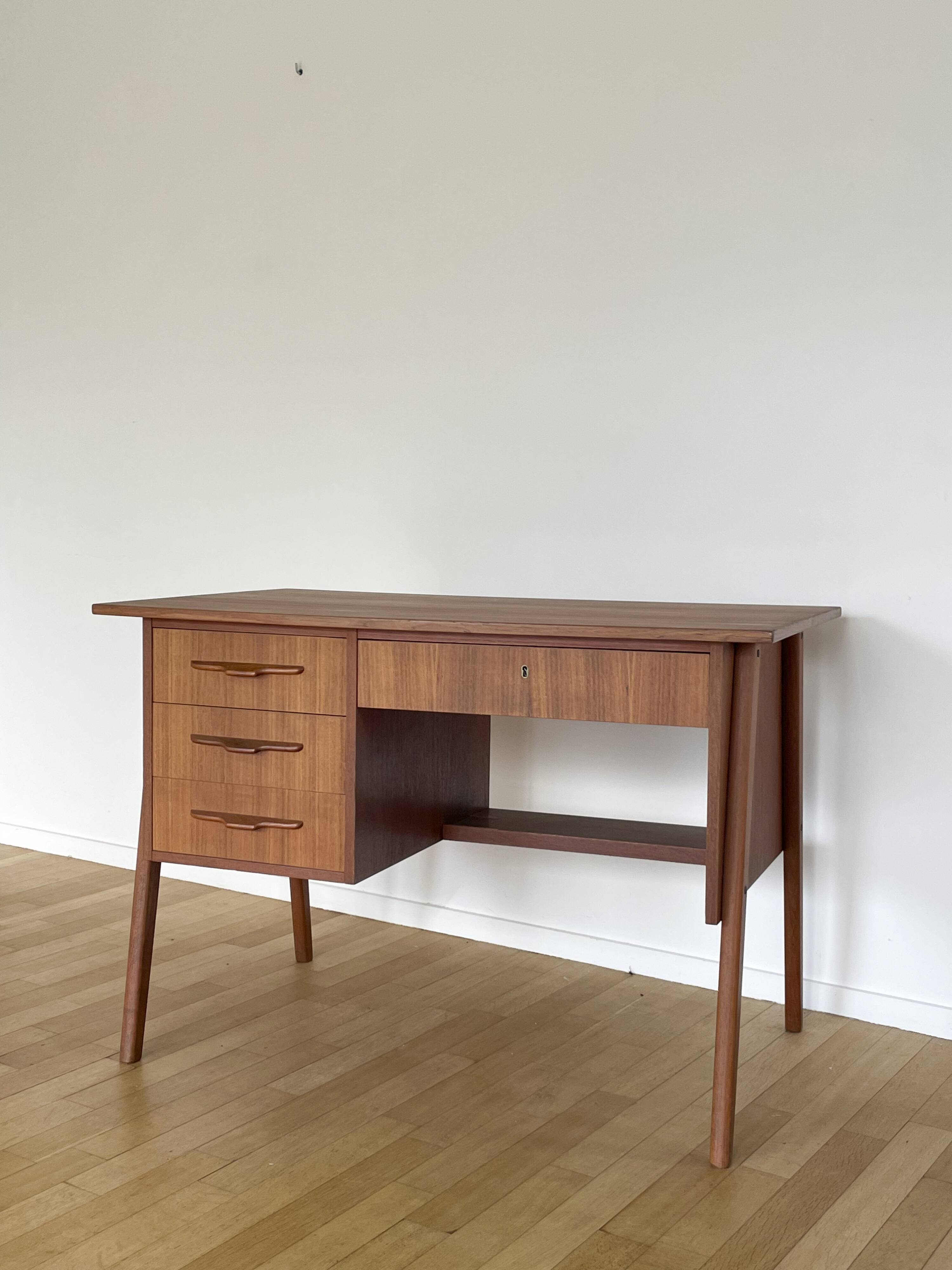 Bureau scandinave en teck 1960