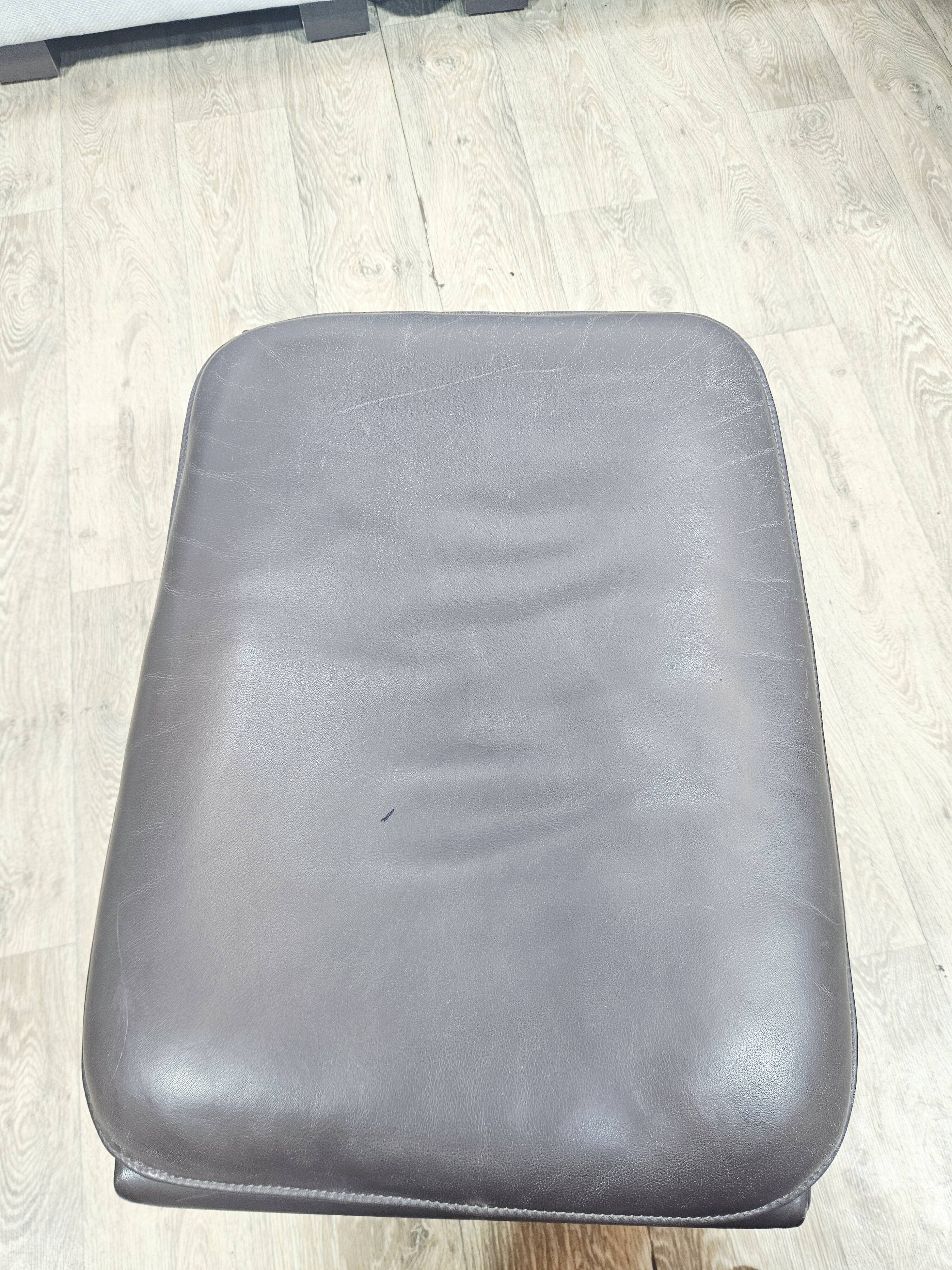 Leather Pouf / Footstool de Sede Switzerland / DS 50 / Vintage / 1970s