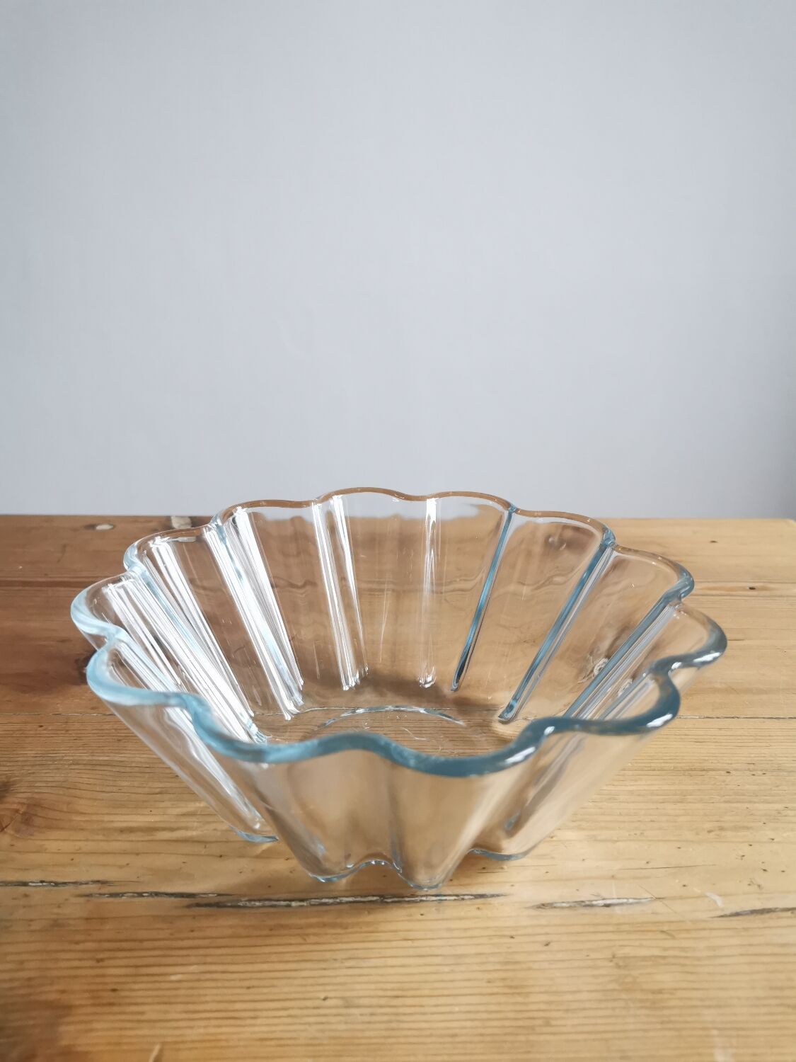 Pyrex glass flan or brioche mould