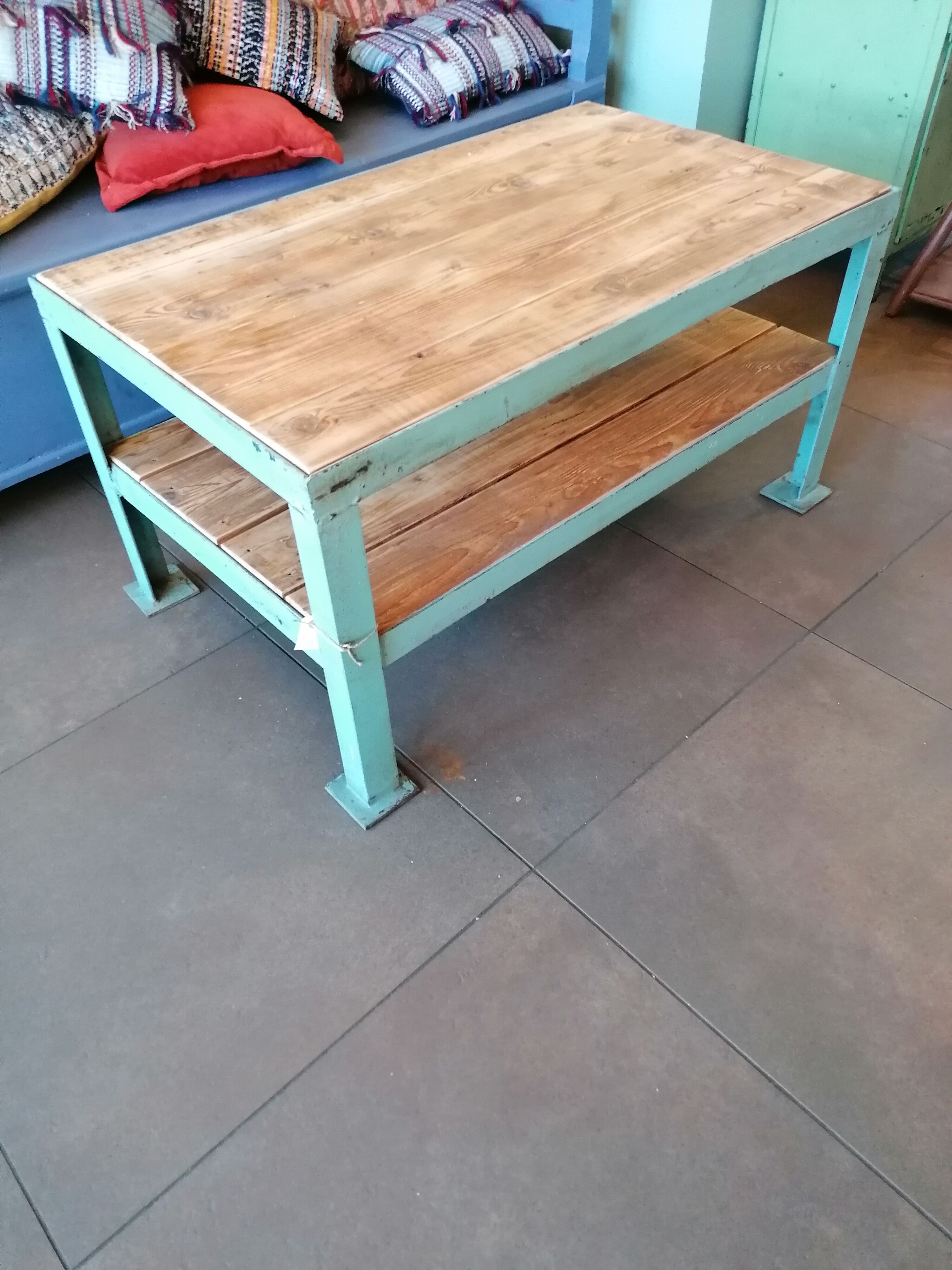 Table basse vintage, déco loft ou industrielle, bois et métal