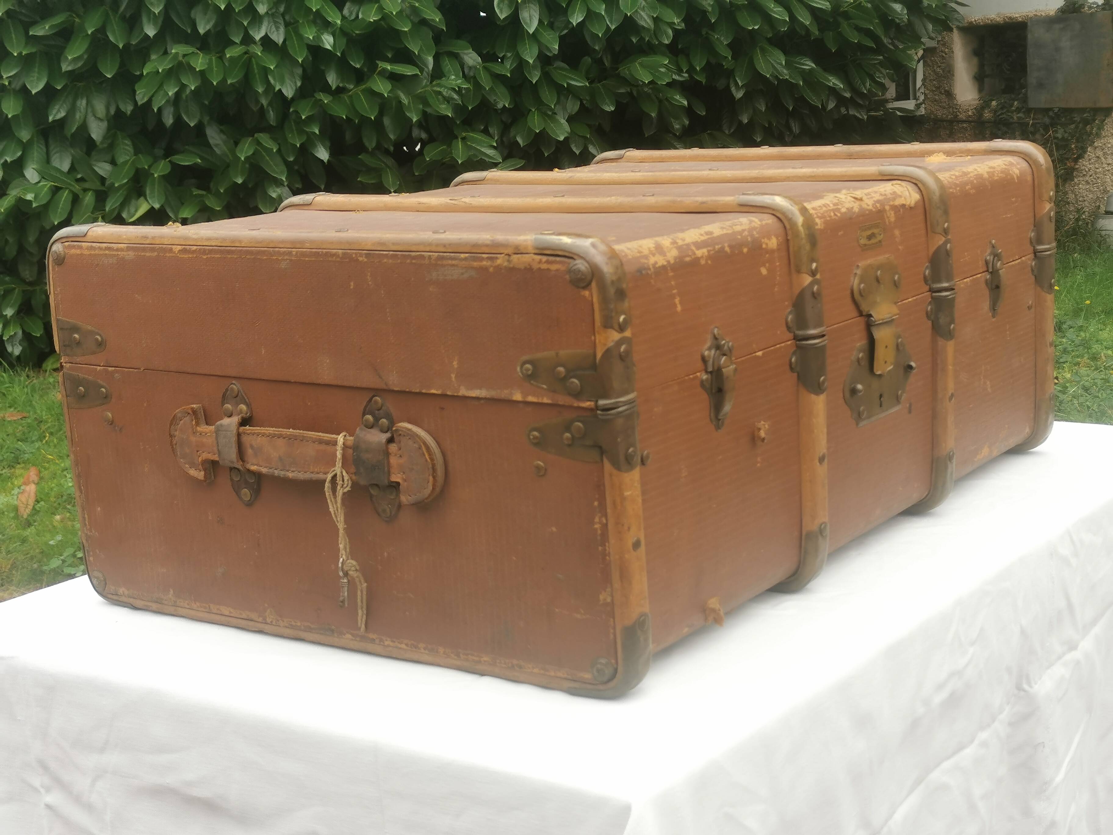 Vintage trunk "la panthere" in lyon