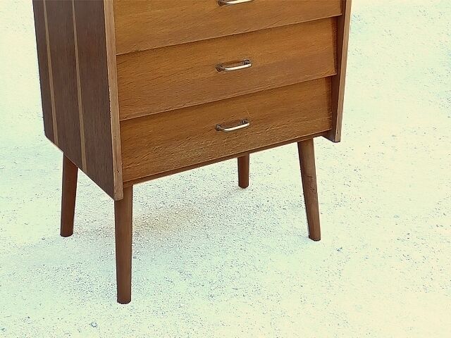Chiffonnier vintage des années 1960 avec pieds inclinés
