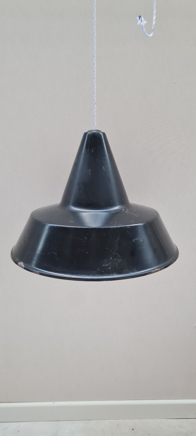 Suspension industrielle en tôle émaillée