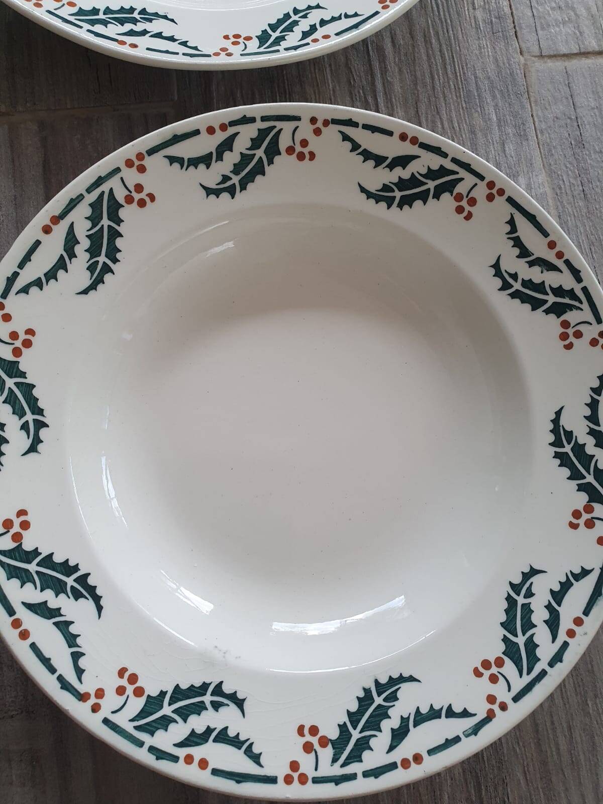 Lunéville holly soup plates