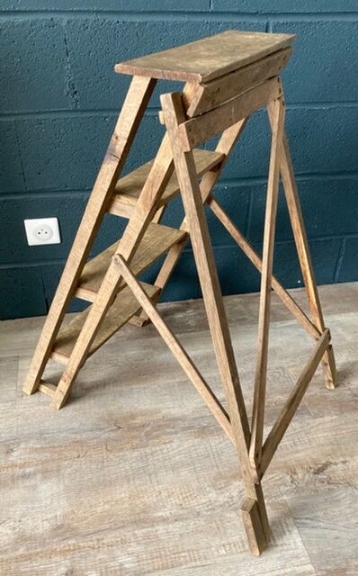 Stepladder decorated in old oak