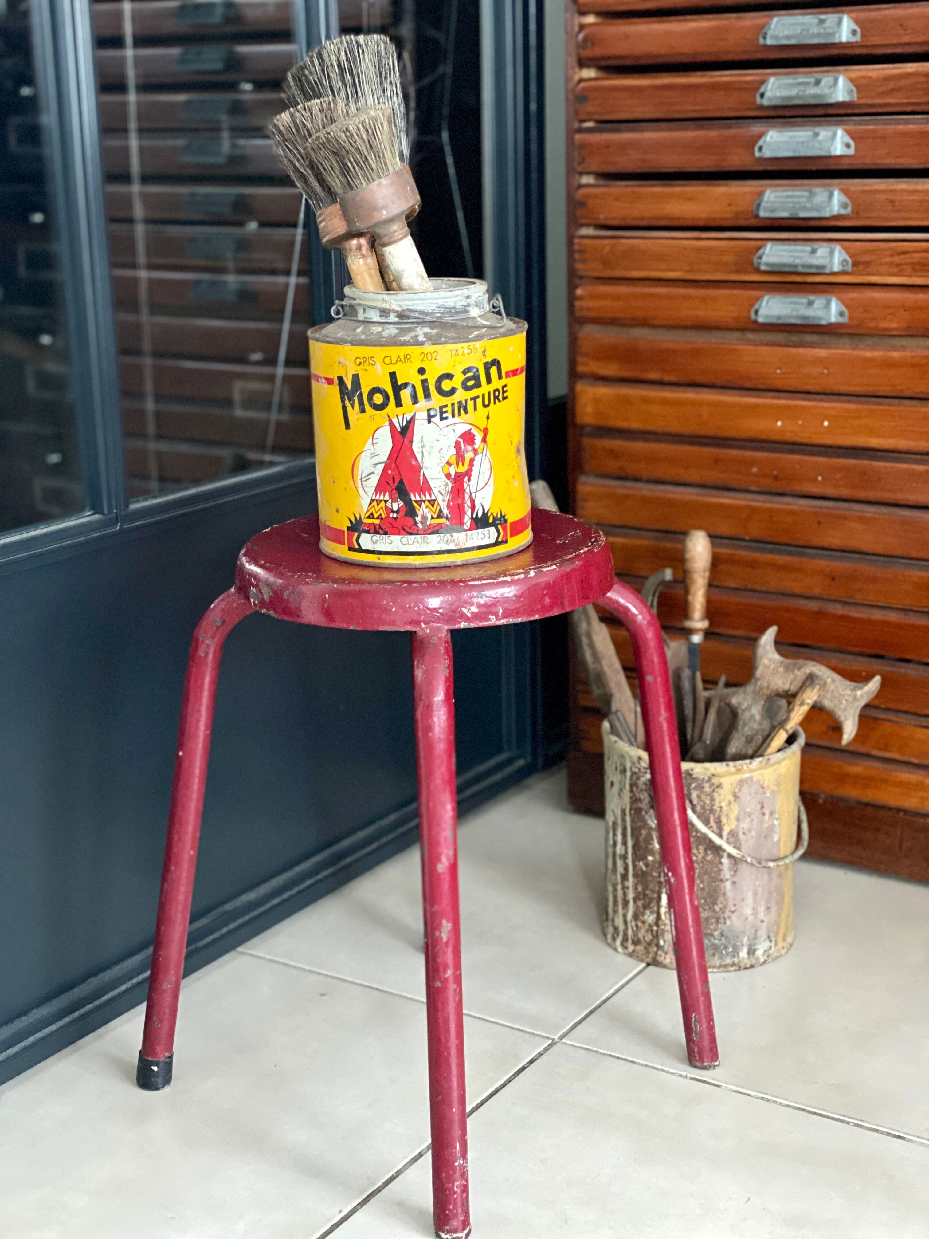Metal workshop stool