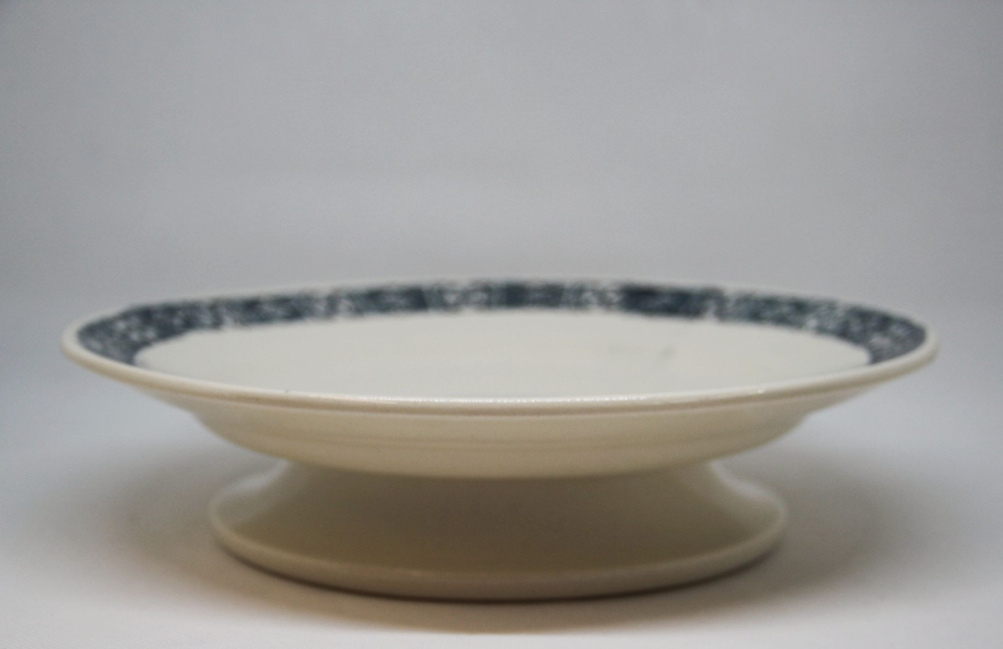 Assiette montée Terre de fer René de Longchamp