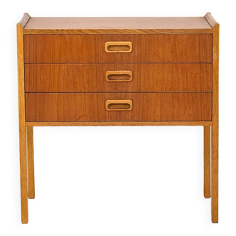 Small teak and oak chest of drawers