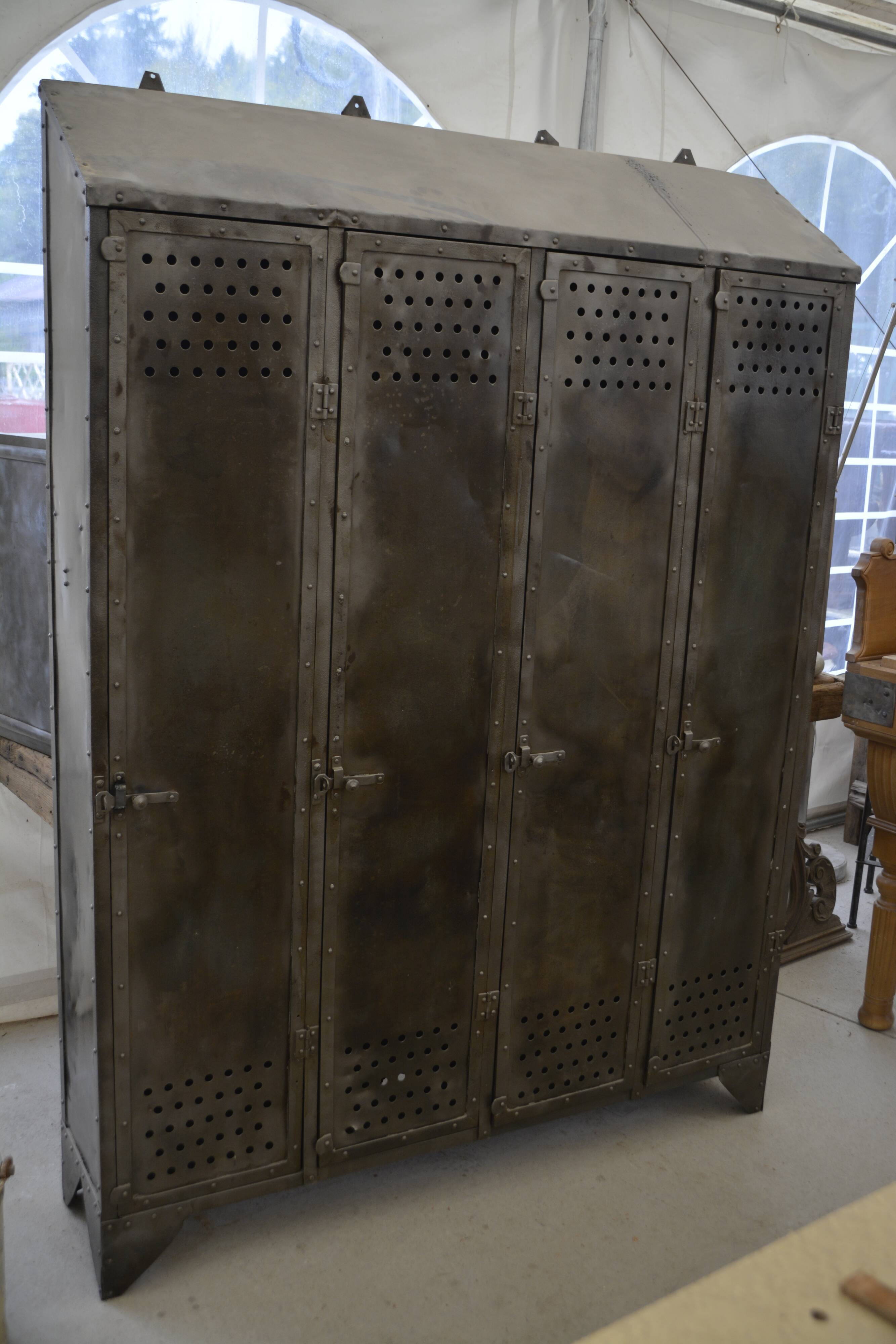 Industrial cloakroom