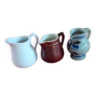 Set of 3 small jugs