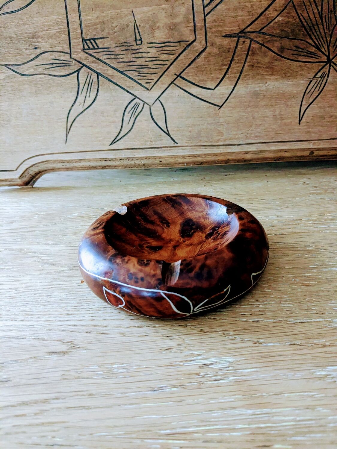 Artisanal ashtray in solid olive tree