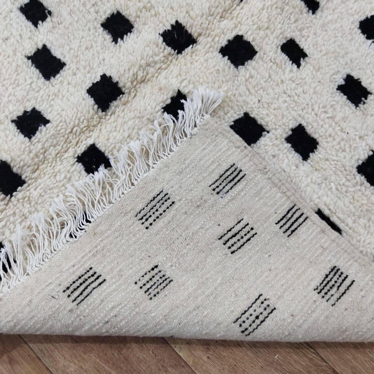 Handmade Moroccan Berber Rug 255 X 138 CM