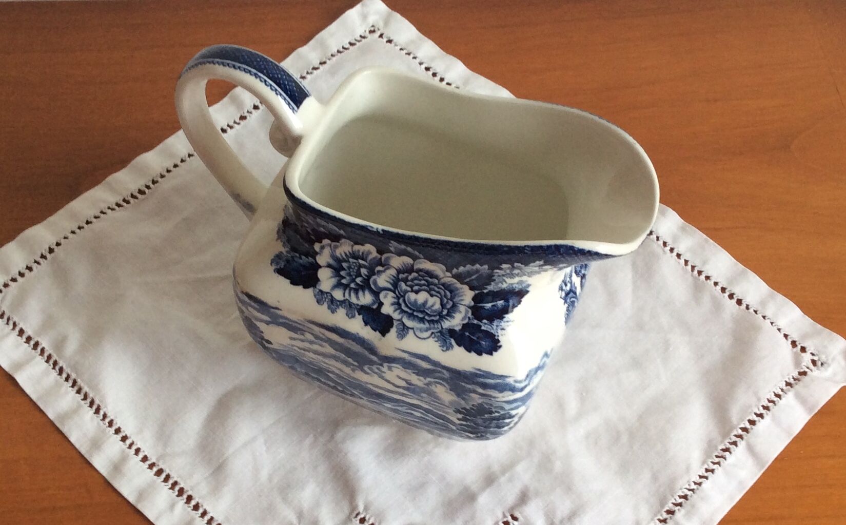 Crémier Lochs of Scotland - Made in England - loch Leven - décors bleu