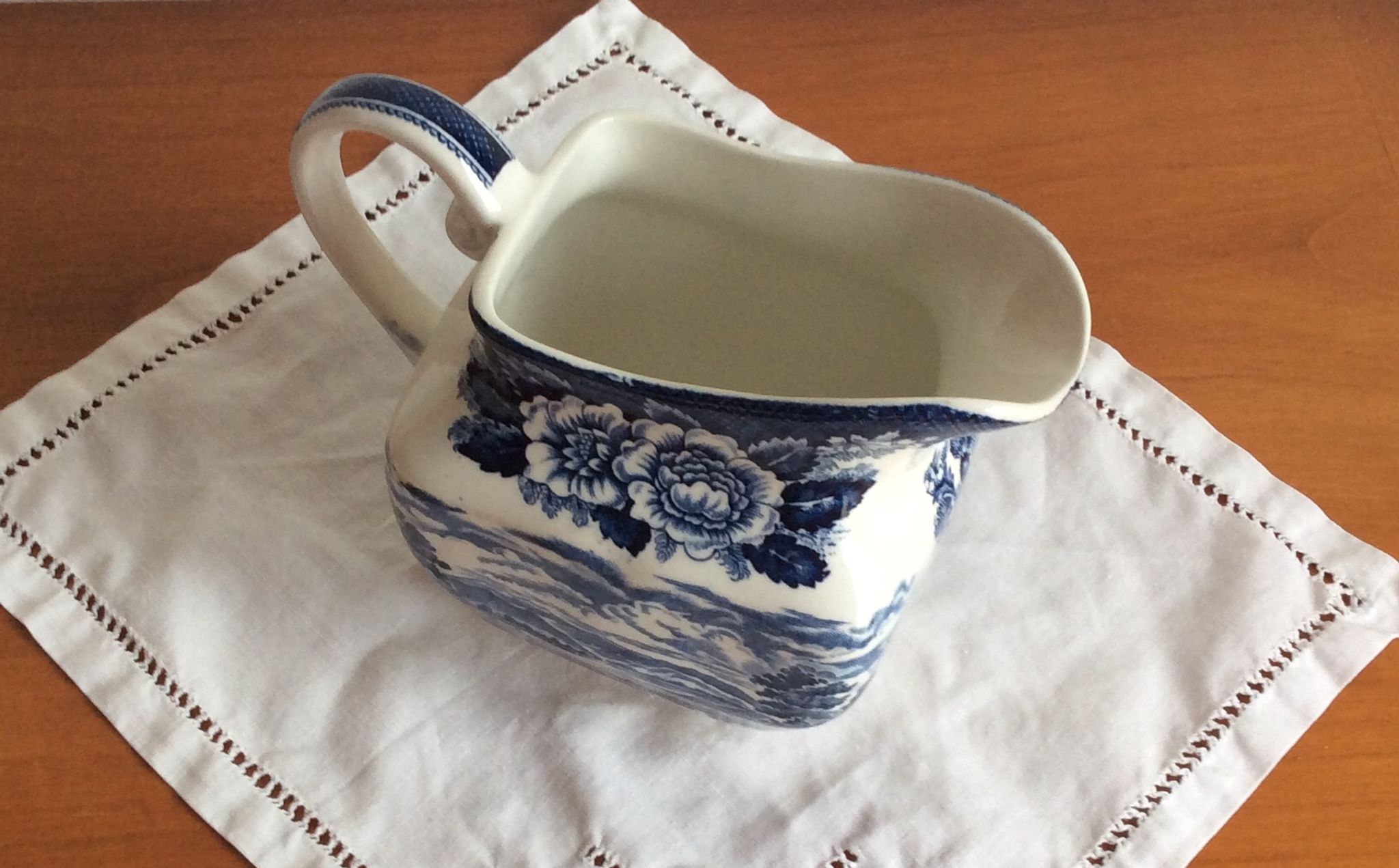 Crémier Lochs of Scotland - Made in England - loch Leven - décors bleu