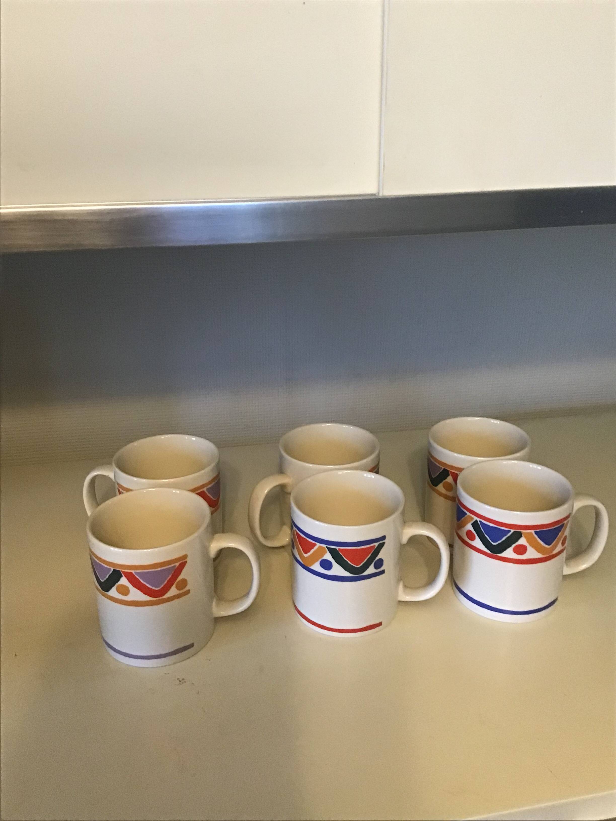 6 large vintage cups. Mobil