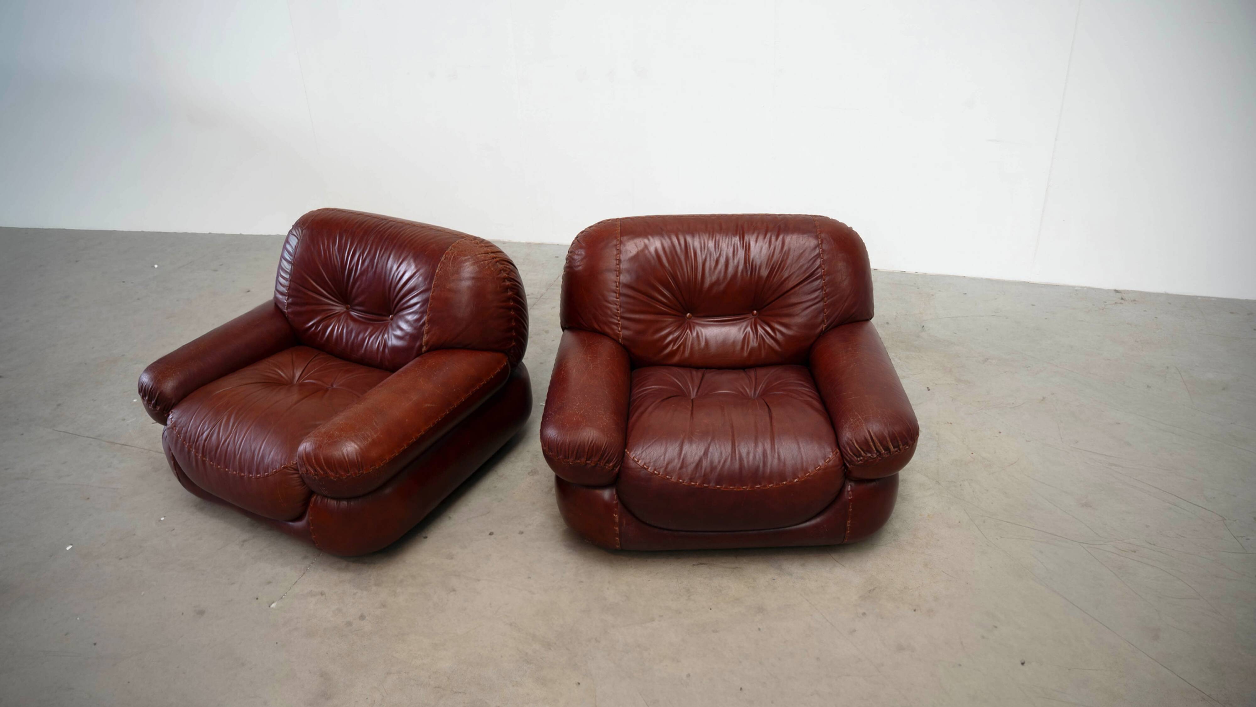 Set of two leather Sapporo lounge chairs by Mobil Girgi