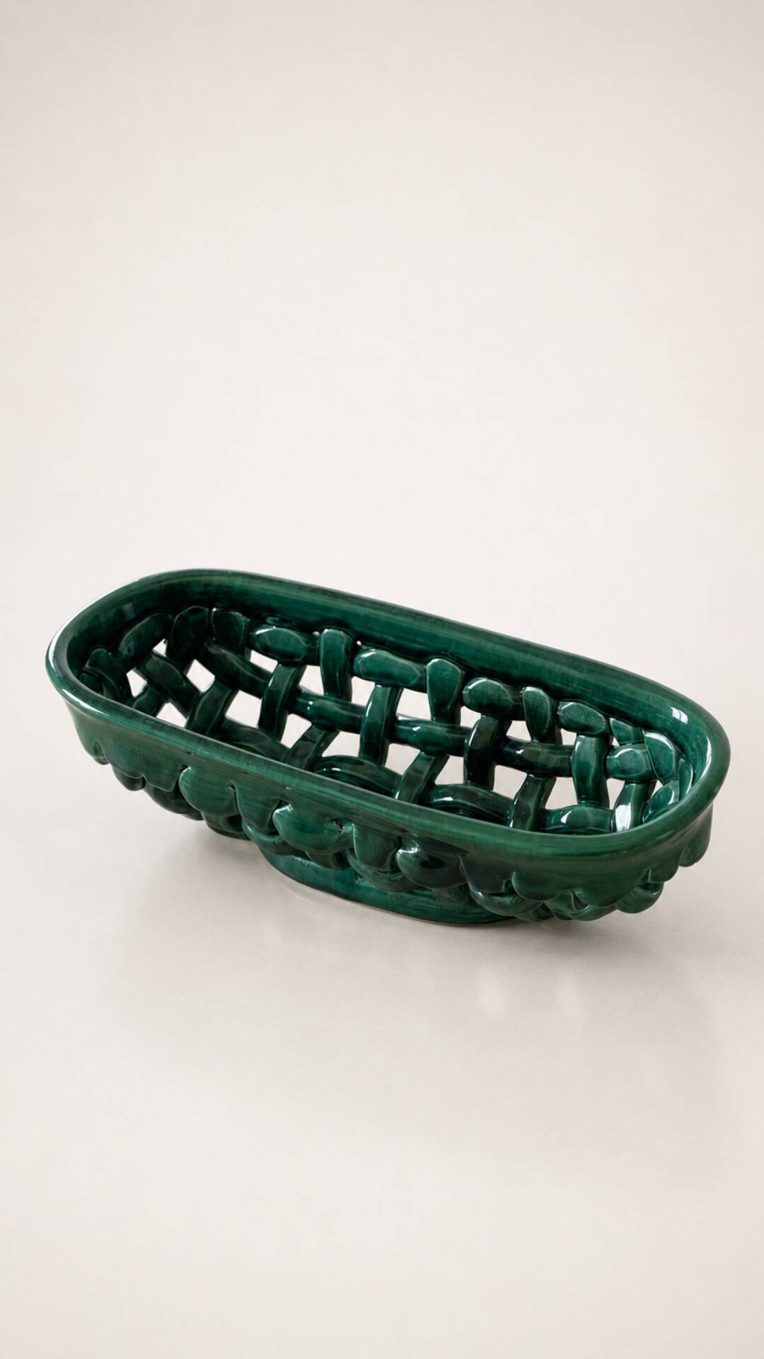 Green ceramic basket signed Idlas