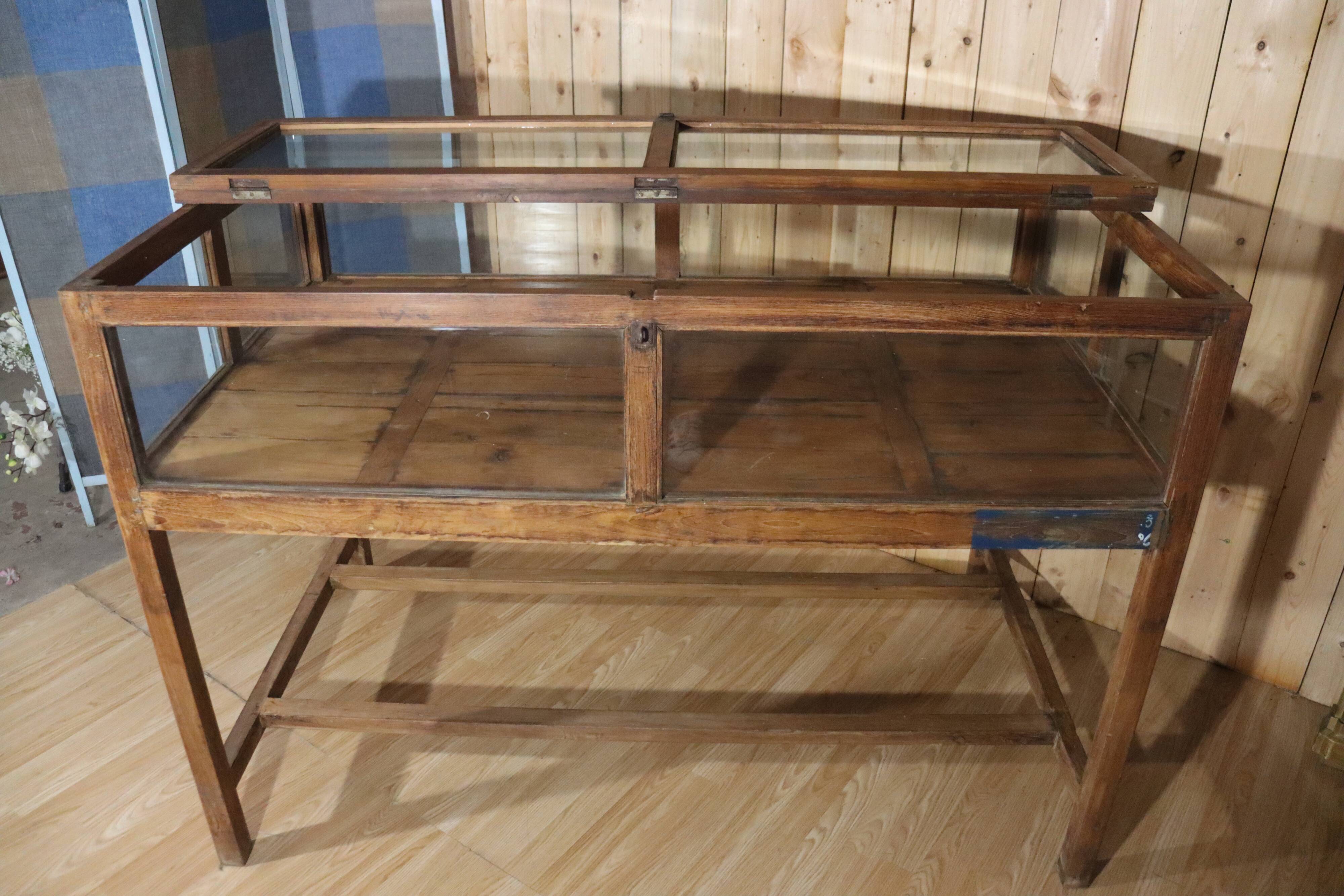 Ancienne vitrine/présentoir de magasin en pin