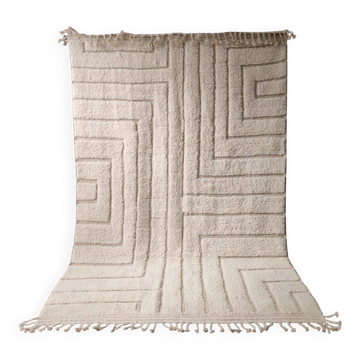 Discover the architectural elegance of this unique Beni Ouarain rug, 3x2M