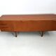 Buffet vintage par McIntosh, design de T. Robertson des années 1960.