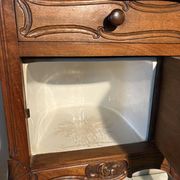 Pair of antique bedside tables with marble top and ceramic niche
